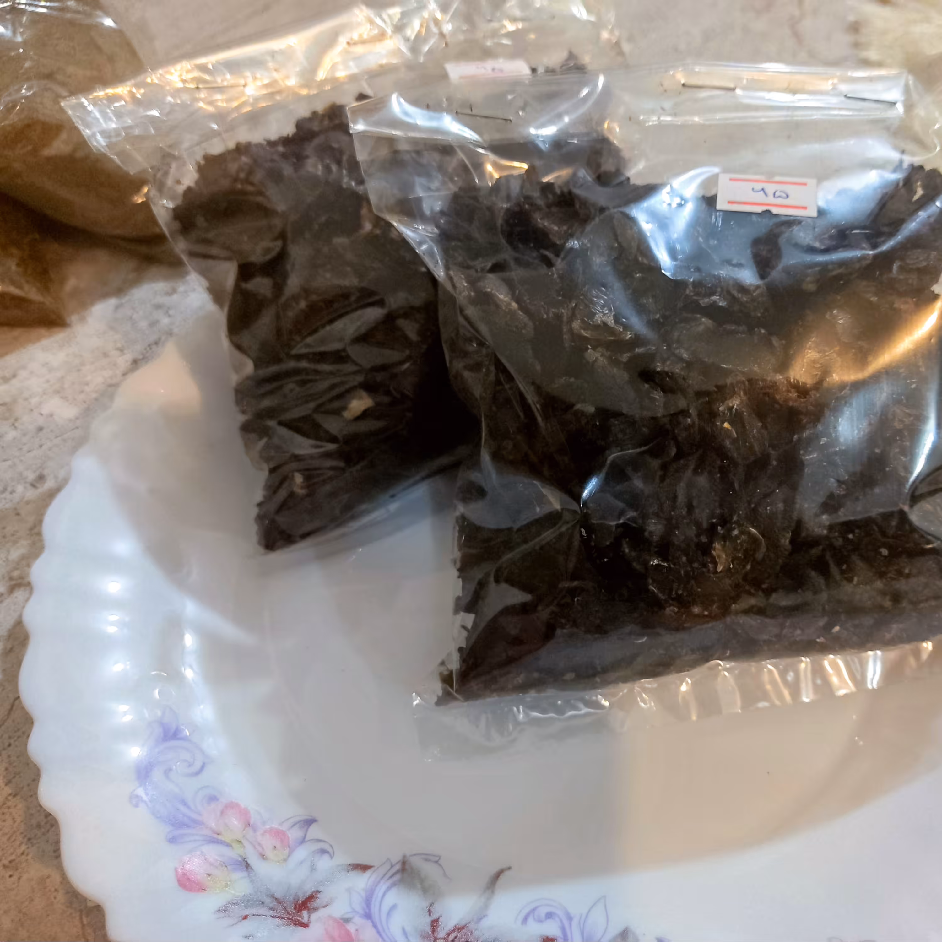 پر لیمو اعلا و درجه یک در بسته بندی 100 گرمی 