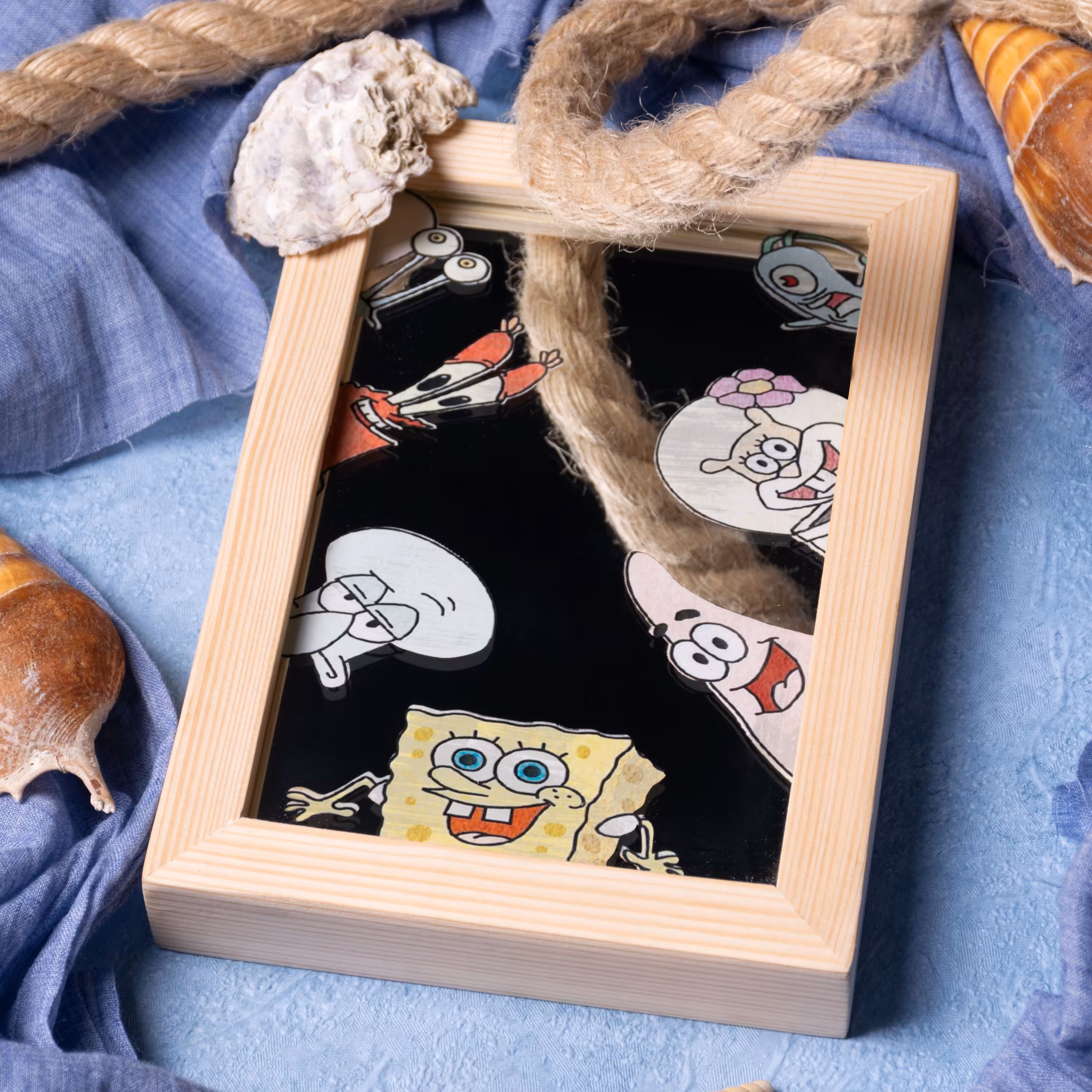 آینه آنتیک طرح باب اسفنجی و دوستان با قاب چوبی آینه دکوراتیو