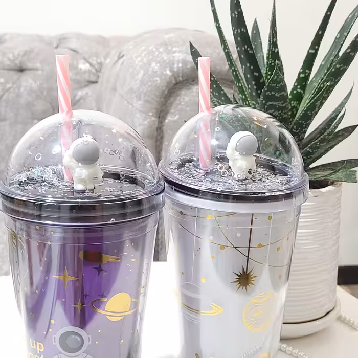 لیوان اسموتی مرد فضایی در دو دنگ توسی و بنفش