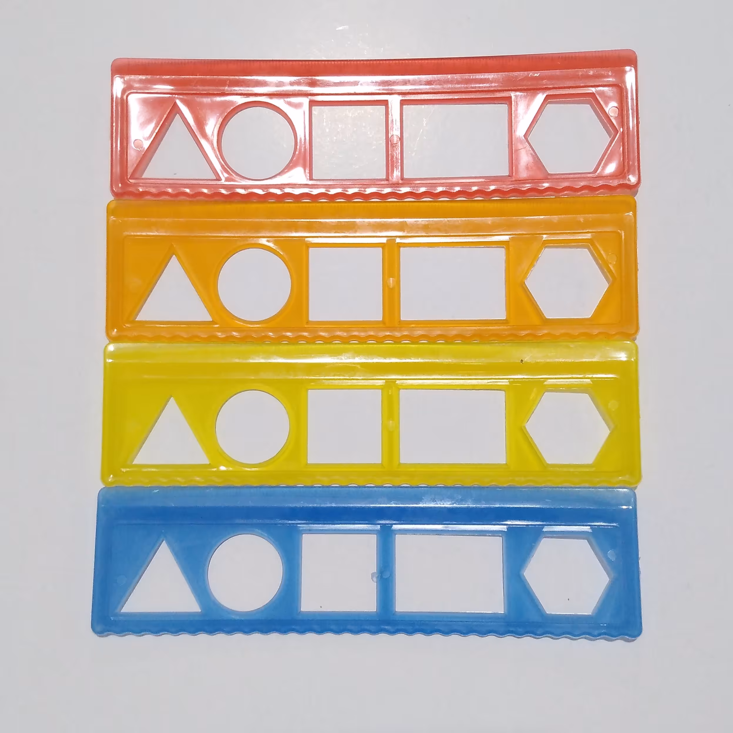 خط کش پلاستیکی 15 سانت شابلون دار 4 رنگ