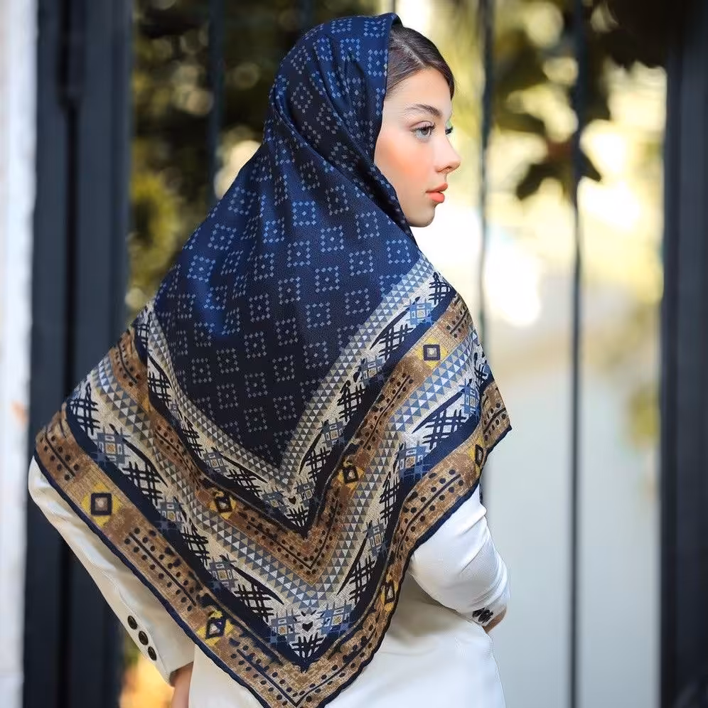 روسری طرحدار نخی
