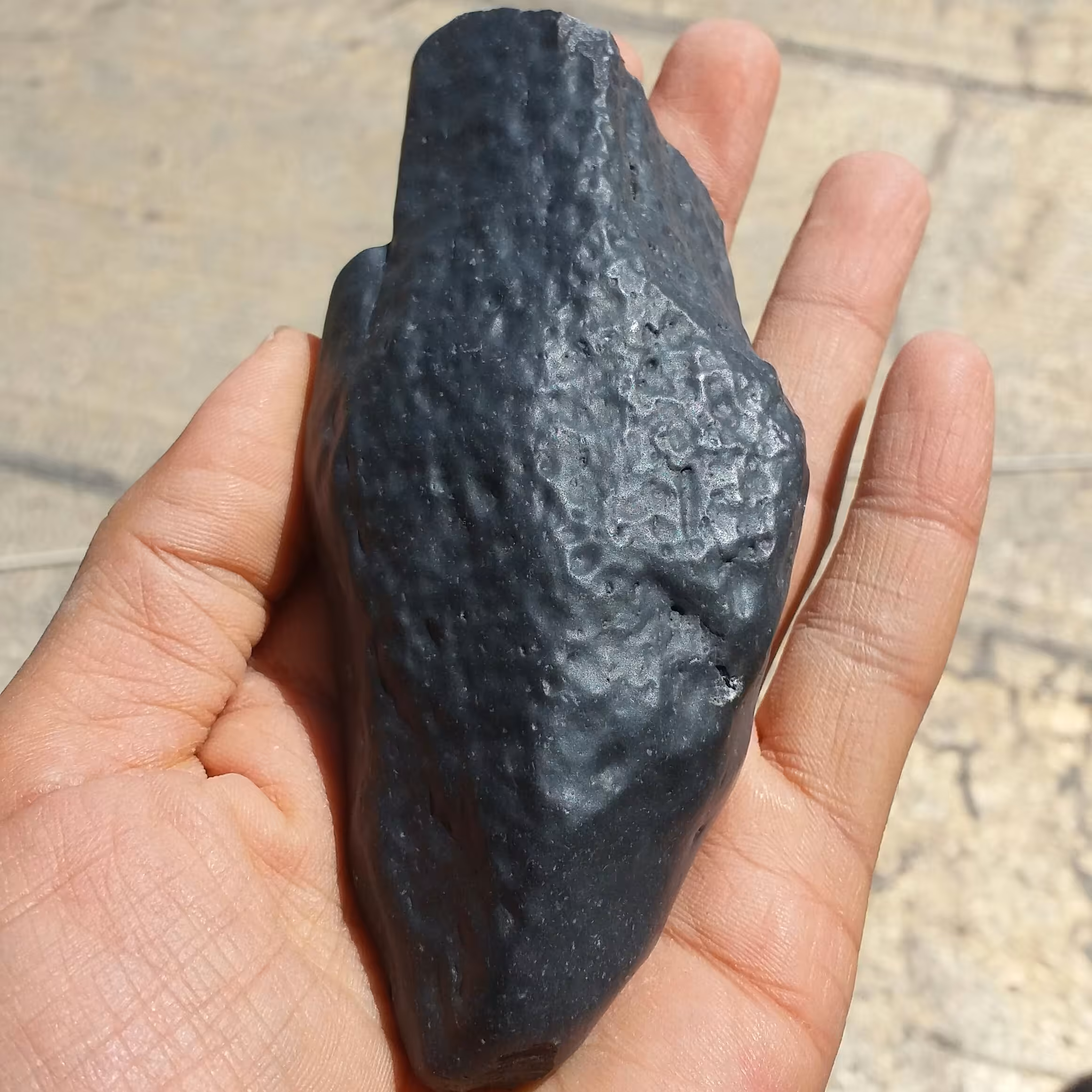 سنگ اونیکس ساب خورده معدنی درشت 100 در 100 طبیعی کیفیت عالی شاهکار خلقت با قابلیت ساخت چند نگین خاص
کد 9759