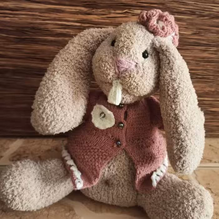 عروسک بافتنی مدل خرگوش(کار دست) فروش فوری  فقط یک عدد موجود است