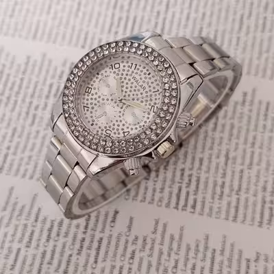 ساعت والار زنانه نقره ای فول نگین طرح سه موتوره