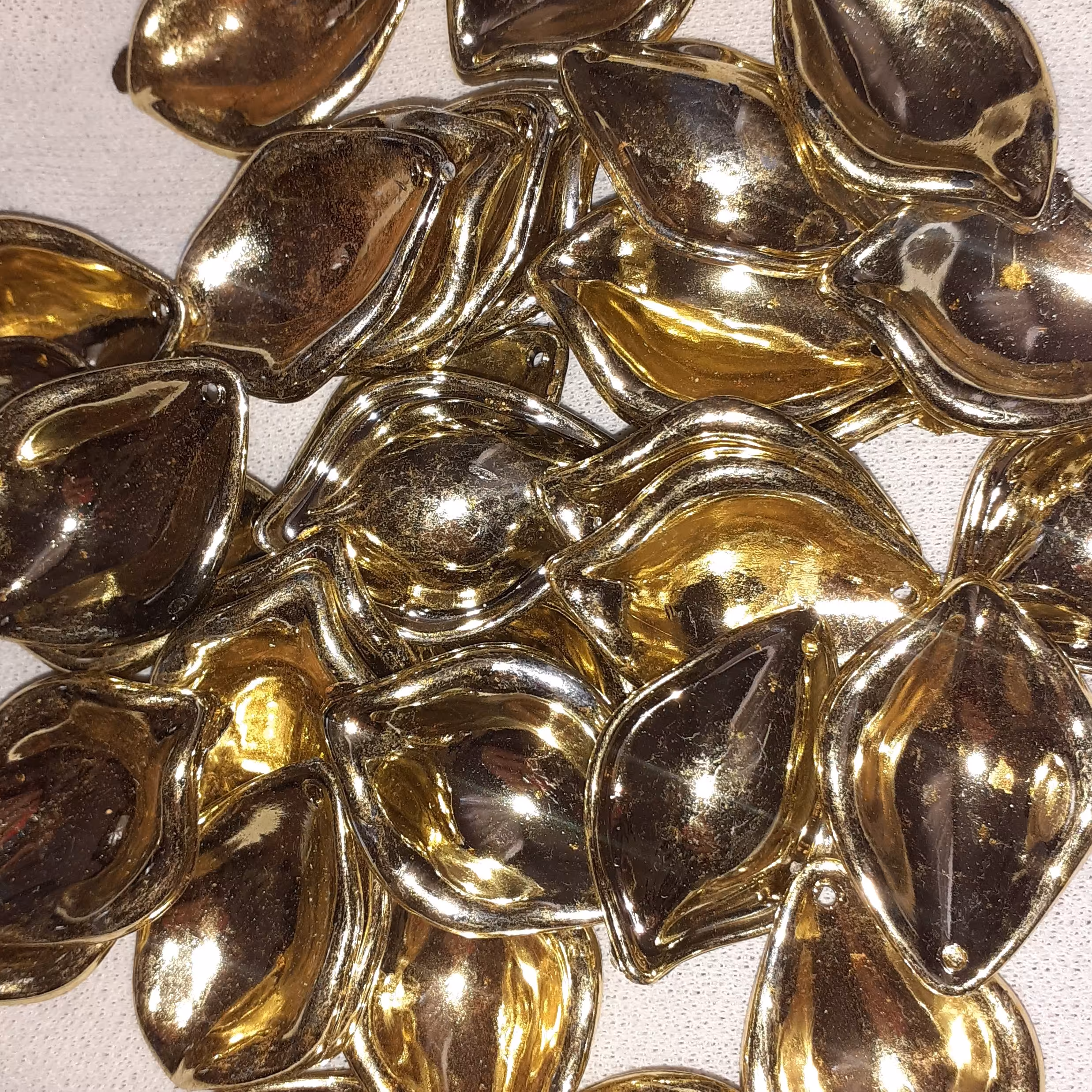 گلبرگ رز کلوعه طلایی 