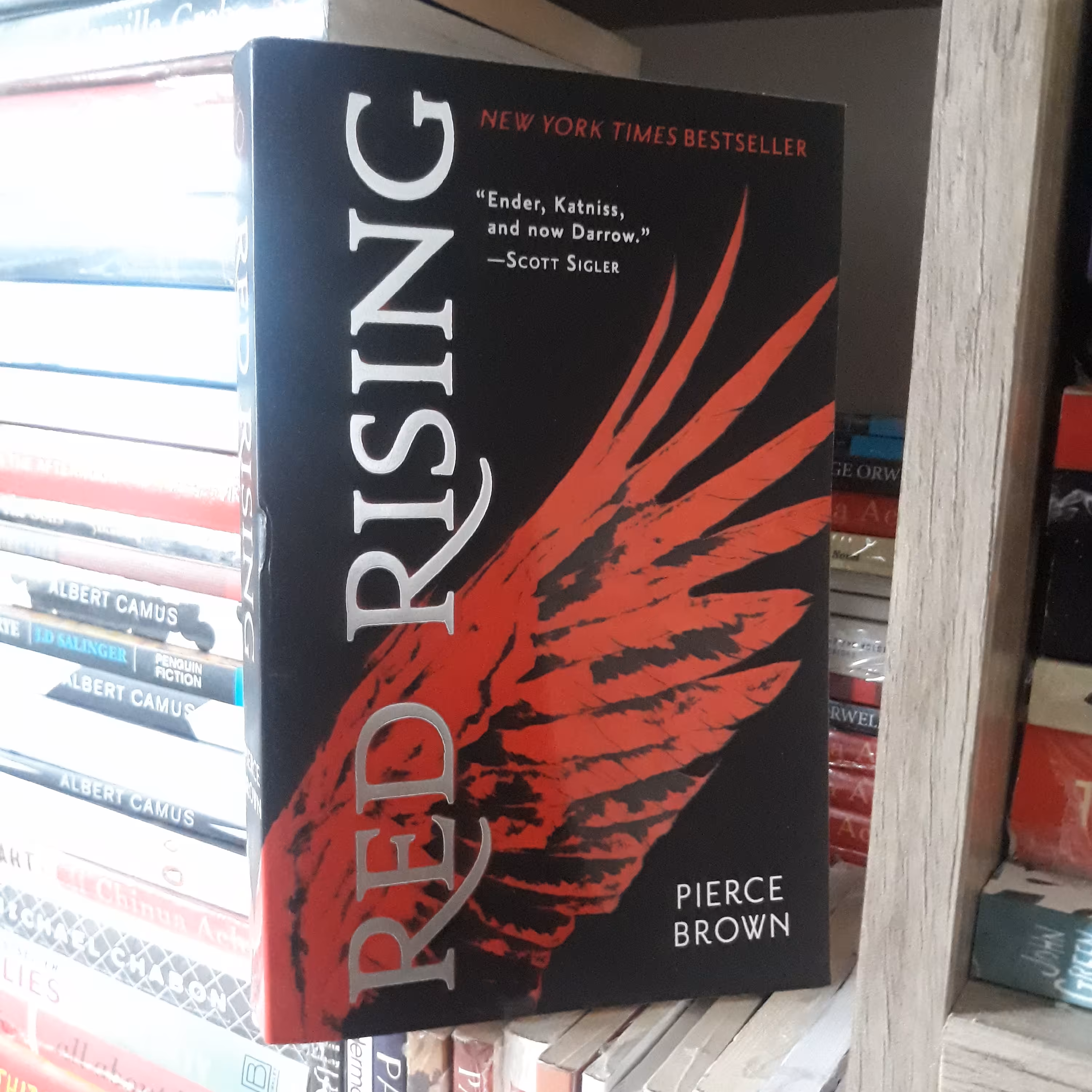 کتاب زبان اصلی Red Rising (قیام سرخ)