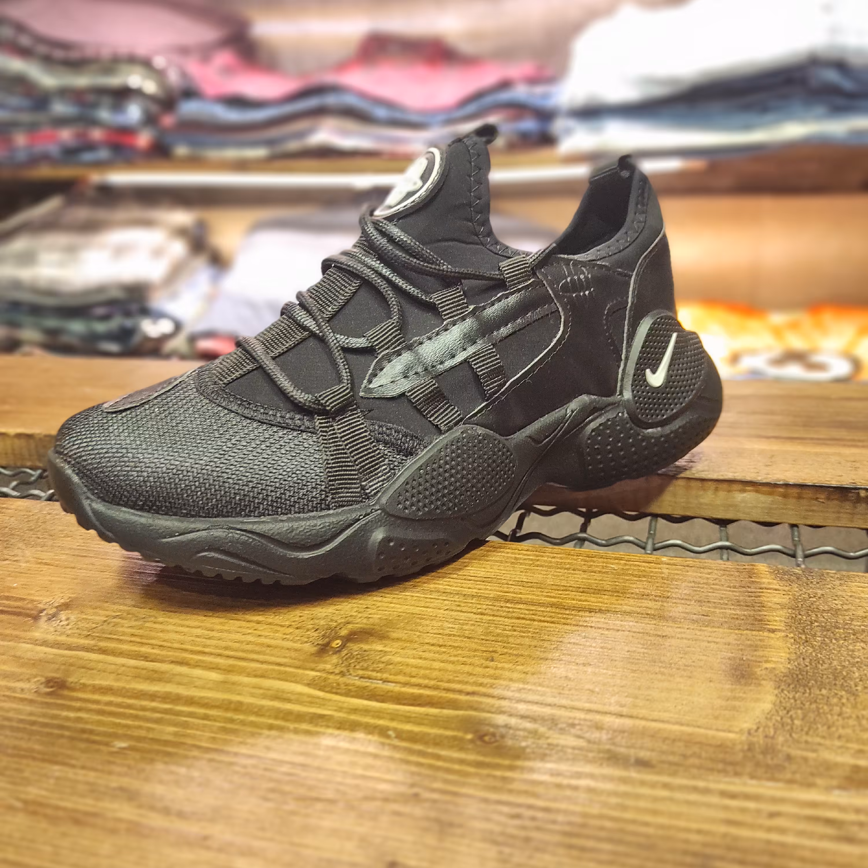 کفش اسپرت نایک ، بسیار  با کیفیت و عالی و زیره بسیار مقاوم 