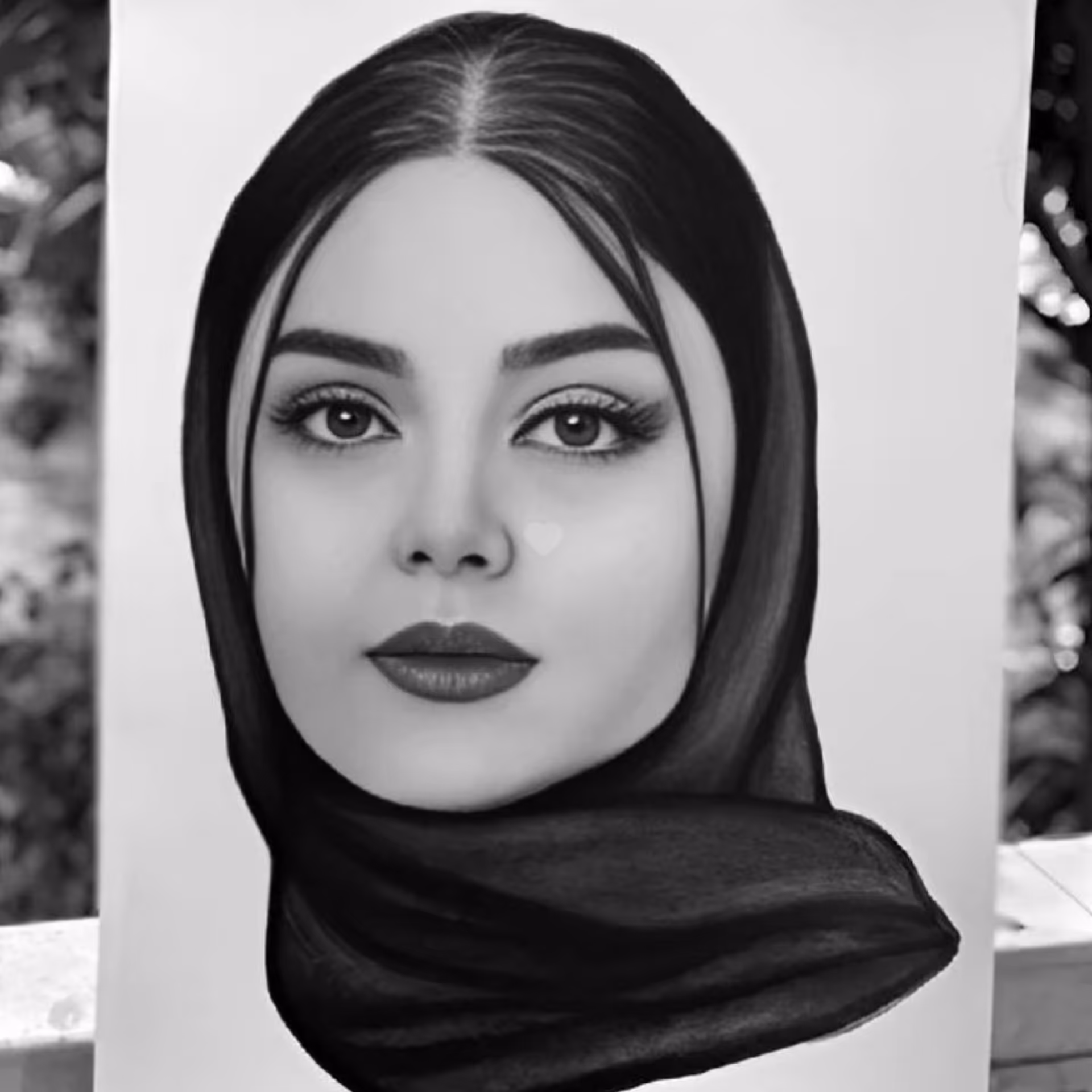 طراحی و نقاشی چهره به سبک سیاه قلم بصورت سفارشی سایز  a4