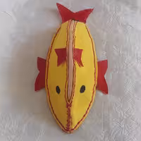 جامدادی ،دست دوز طرح ماهی