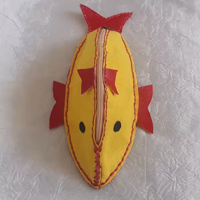 جامدادی ،دست دوز طرح ماهی