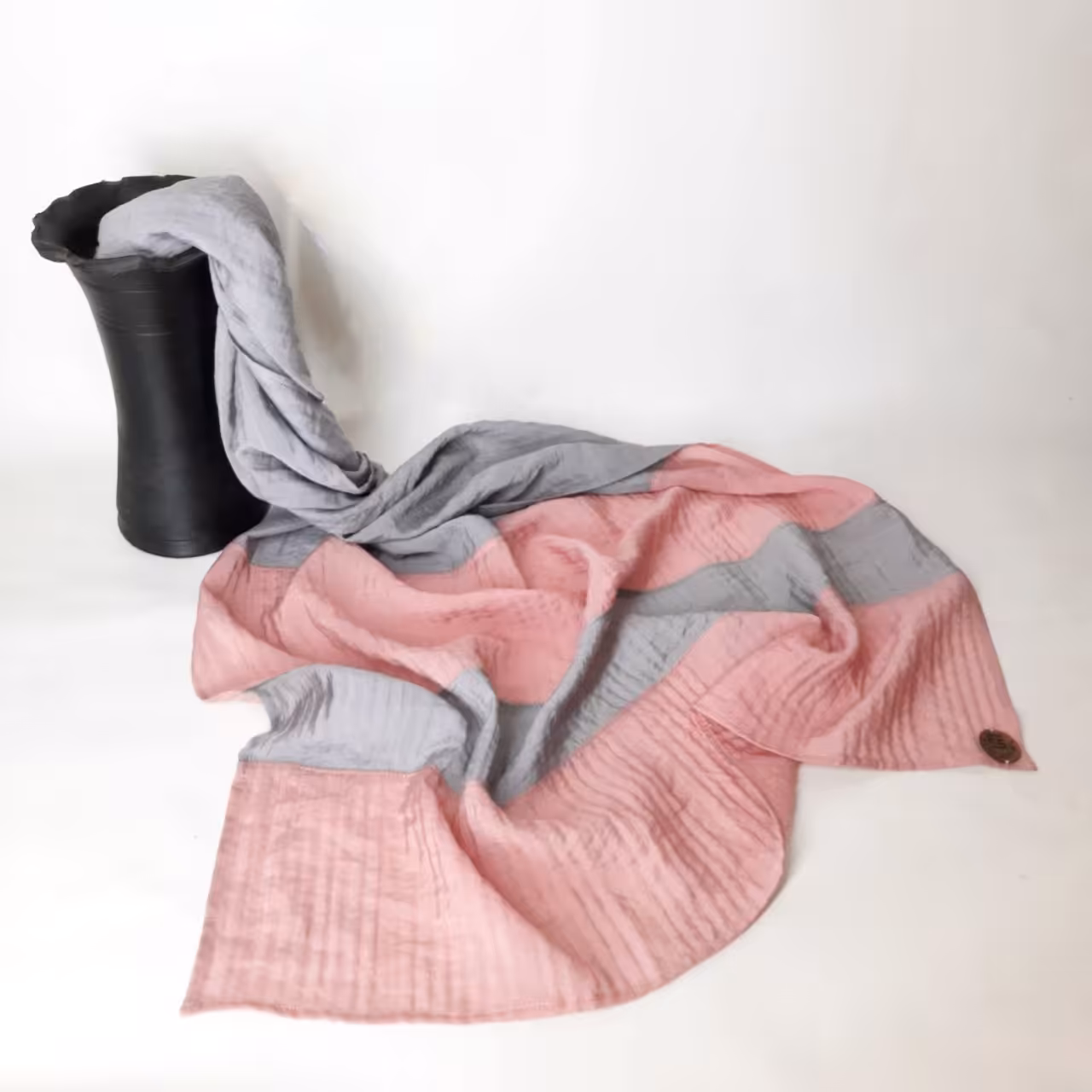 شال طوسی صورتی