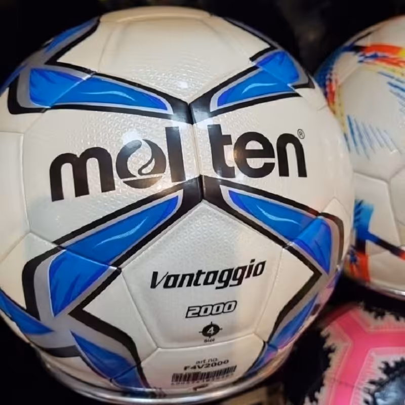 توپ فوتبال طرح مولتن ونتاژیو 2000 سایز4 پرس مناسب تمرین
