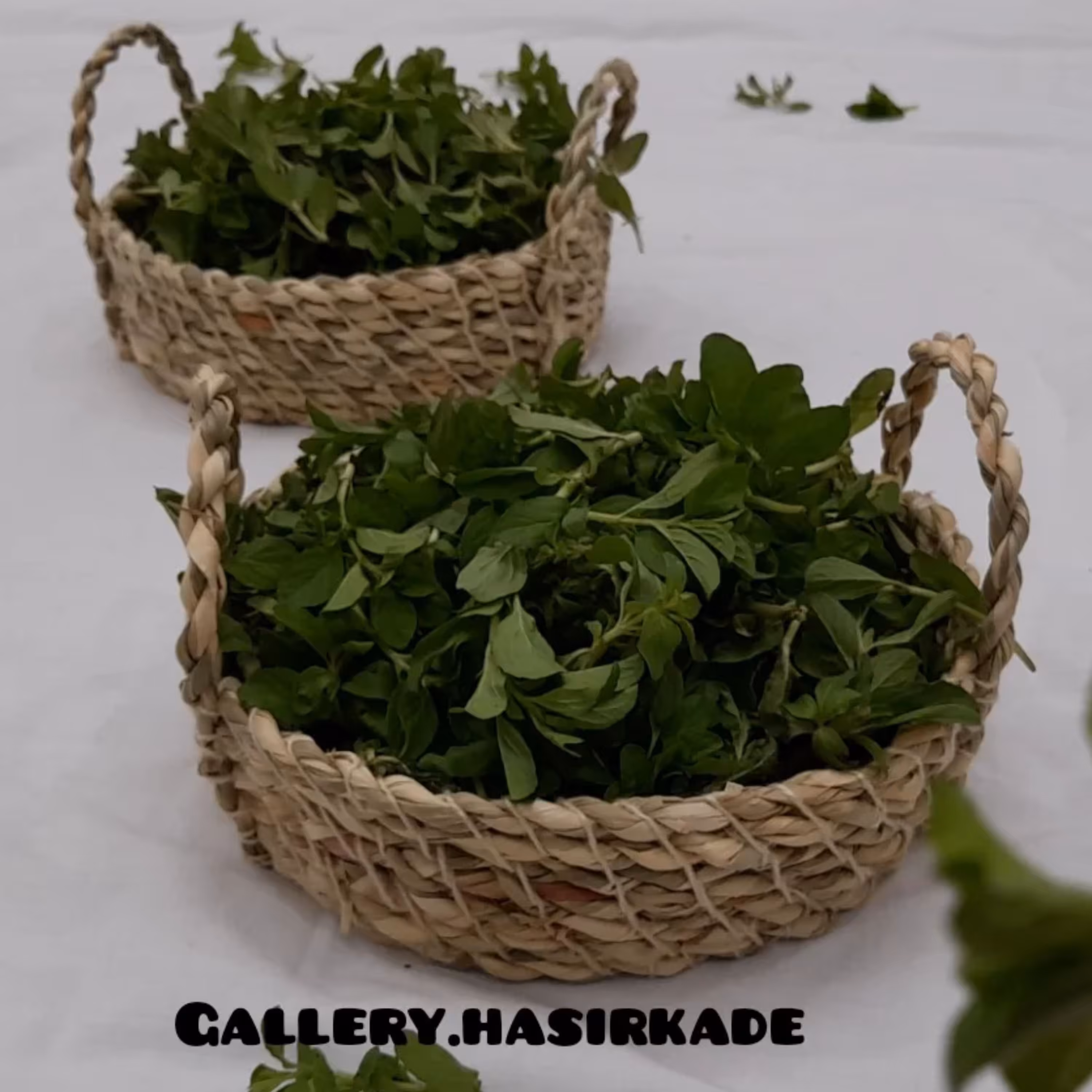 سبدنان و سبزی حصیری