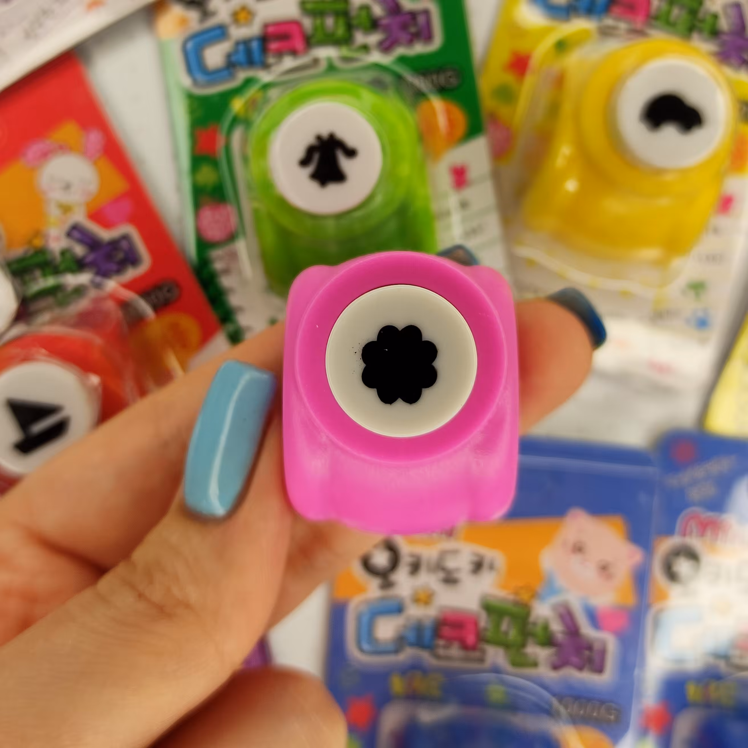 دستگاه پانچ طرح گل فانتزی و سایز  کوچک 