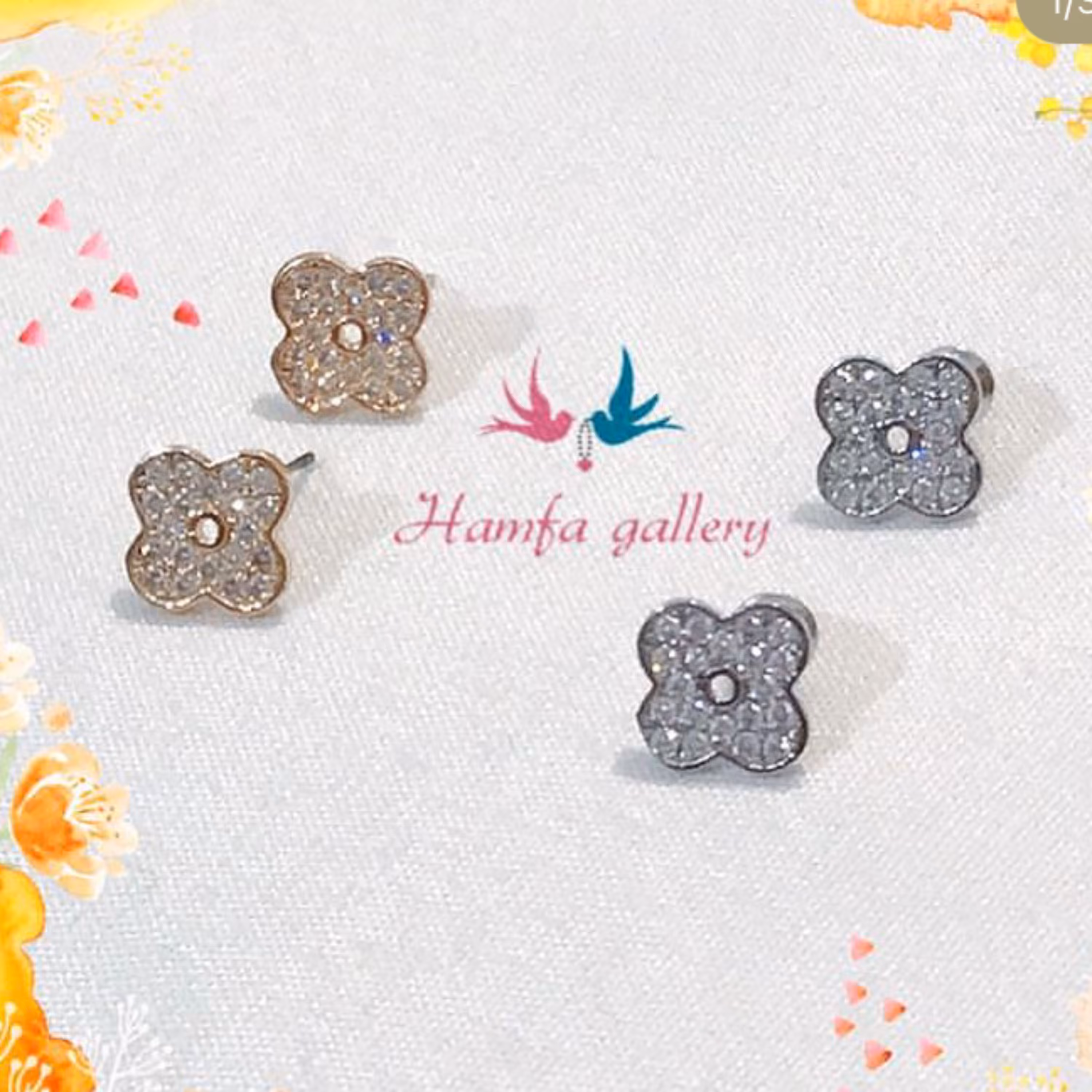 گوشواره ونکلیف نگین دار میخی طلایی  