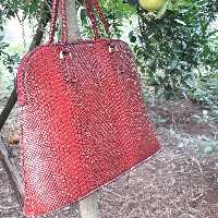 کیف دوشی دست دوز زرشکی