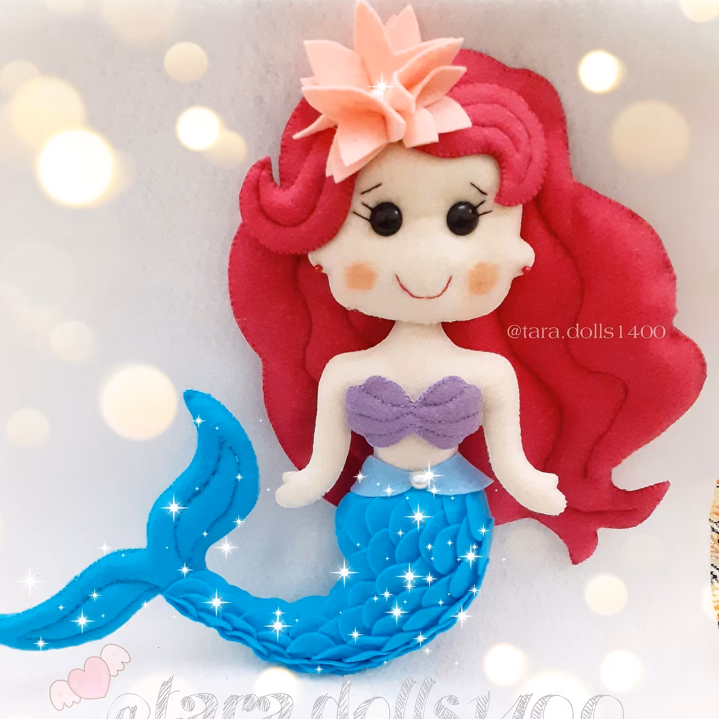 🧜♀️پری دریایی🧜♀️
یه عروسک بسیار زیبا
خوش رنگ و جذاب
دخترا عاشقش میشن😍
یه هدیه ی خاص
بسیار نمیز و باظرافت دوخته شده