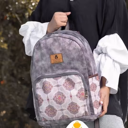 کوله پشتی سنتی طرحدار یوتاب با پارچه میکرو درجه یک و فینو و چرم دوزی 5011