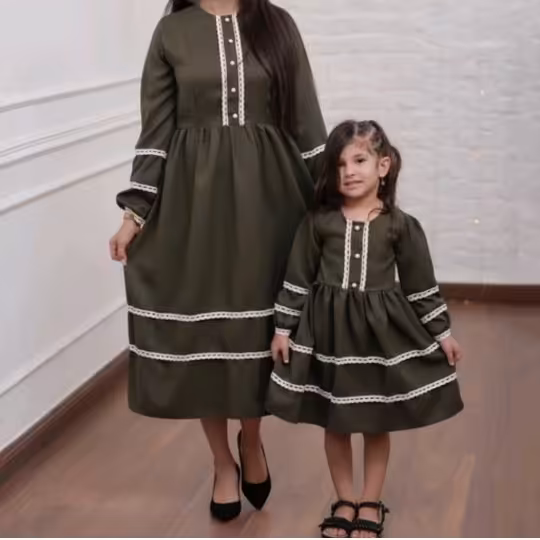 پیراهن ست مادر دختر (قیمت کودک 0 تا 5 سال و مادر 34 الی 44)(سایز بزرگ اجرایی)مزون دوز