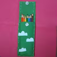 جامدادی نمدی سبز رنگ طرح ابر  دوخت سفید مناسب برای 7 مداد