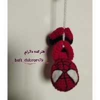 آویز و جاکلیدی پسرانه مرد عنکبوتی دستبافت سایز 8cm در هنرکده دلارام