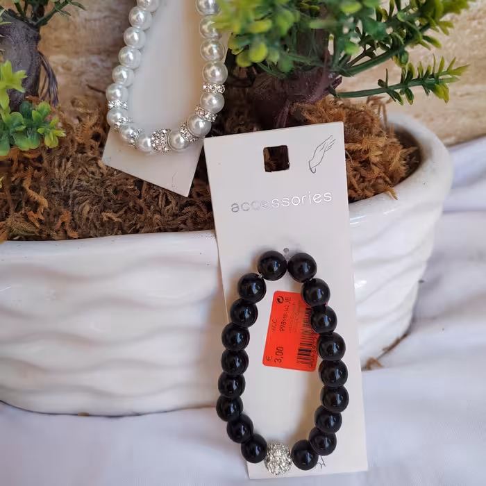 دستبند مروارید سفیدومشکی. برندaccessories. ارسال رایگان 