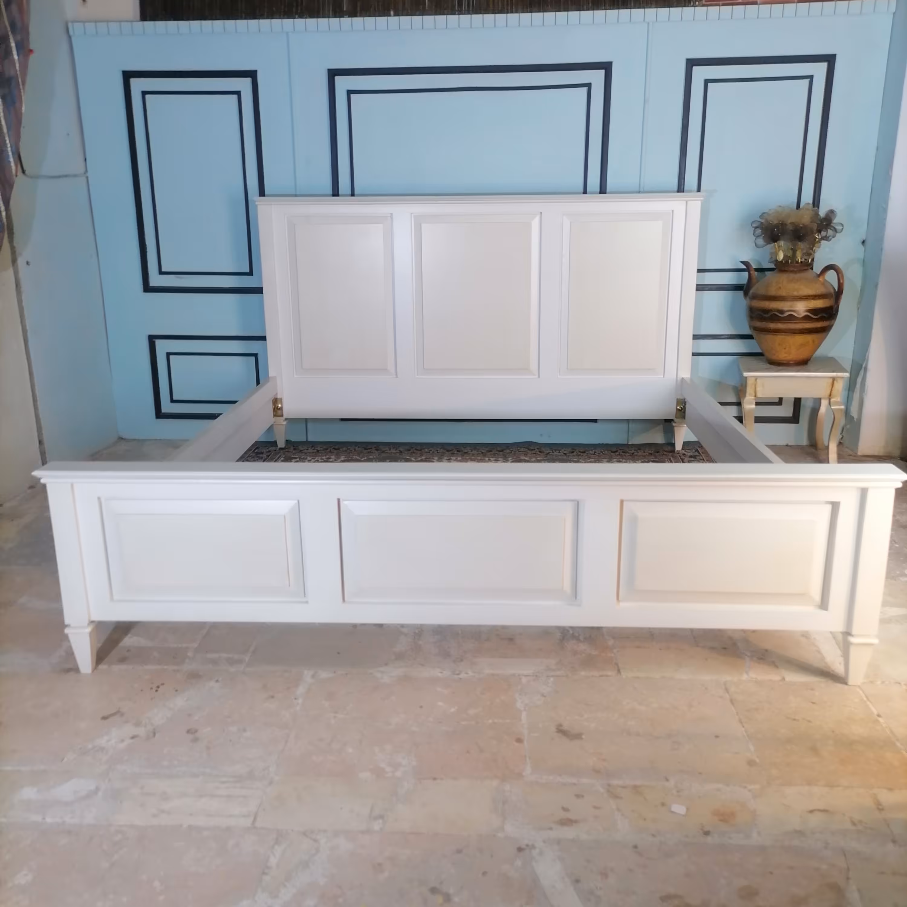 تخت خواب دونفره سایز 180 با رنگ شیری (پس کرایه)