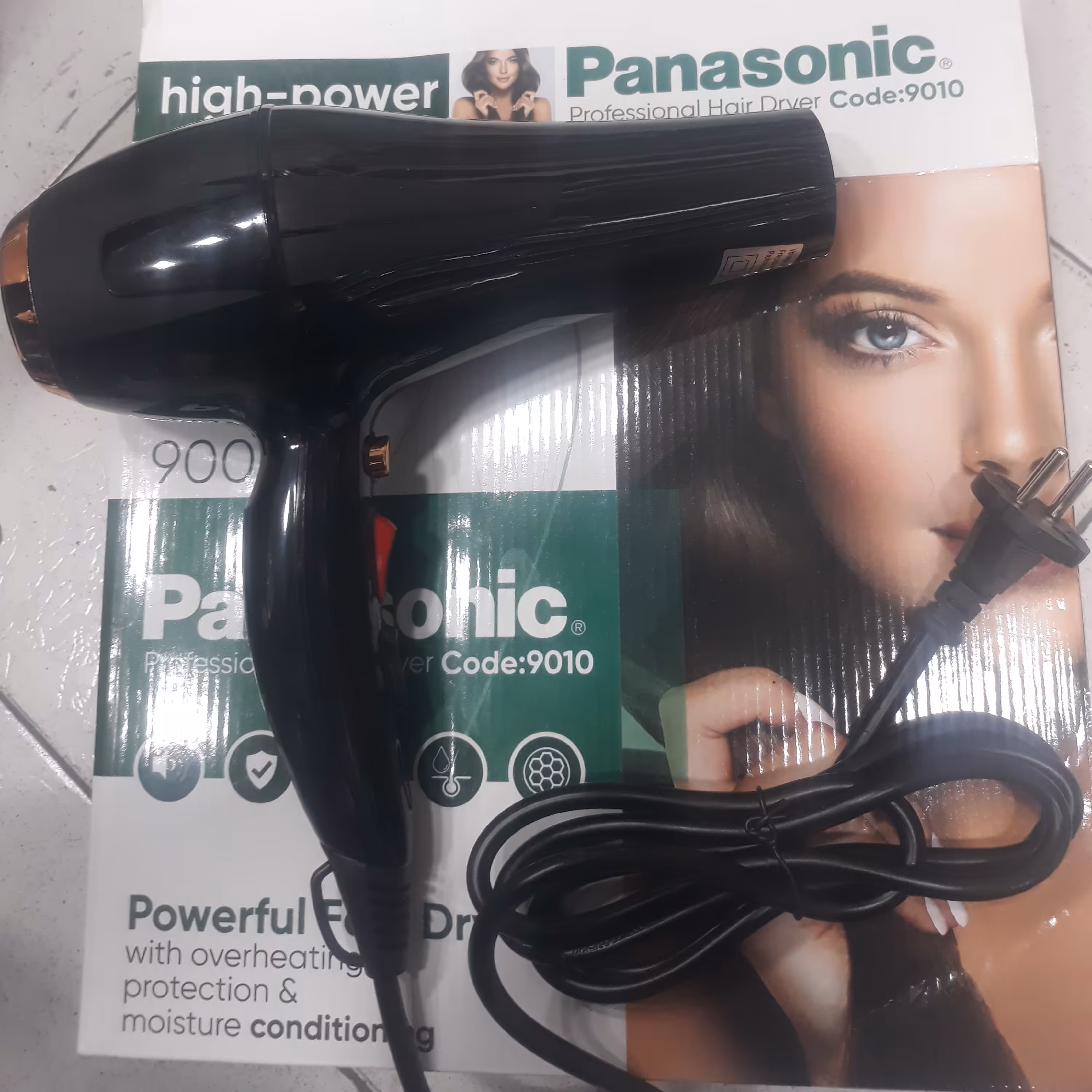 سشوار panasonic مدل 9010 . قدرت عالی و حرارت استاندارد