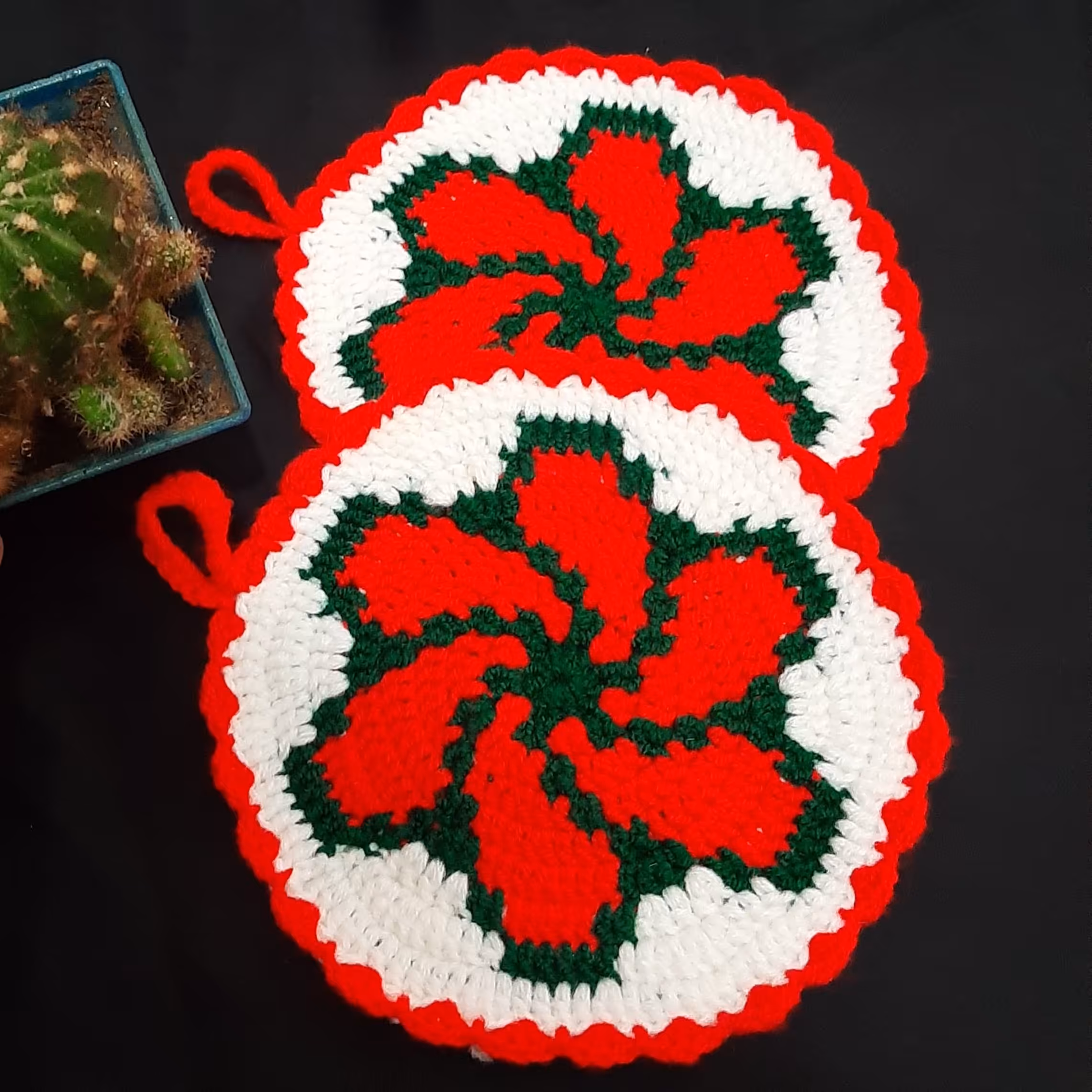 دستگیره اشپزخانه(زیرلیوانی) دستبافته طرح گل زیبا