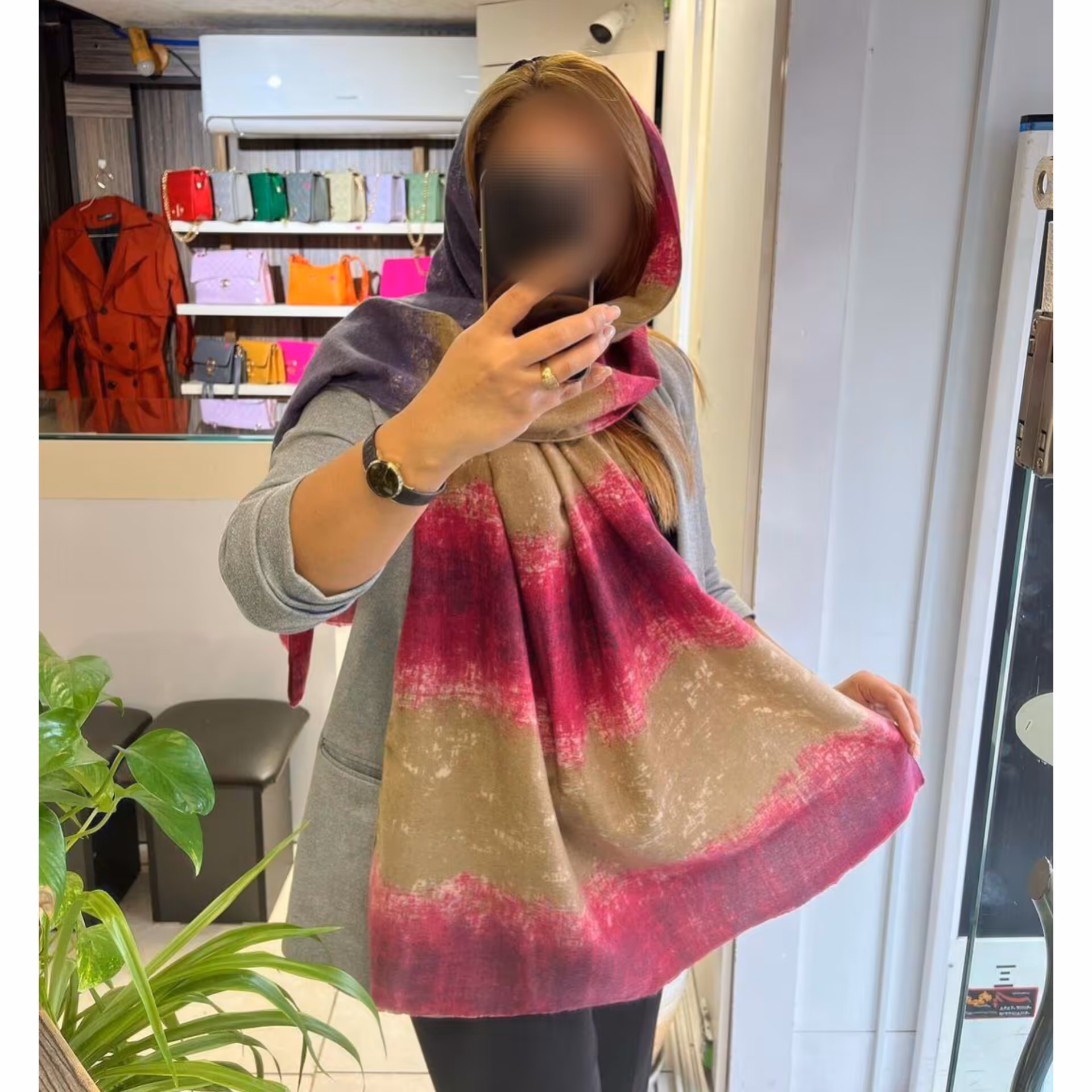 
شال موهر پاییزه
کیفیت بینظیر 
گرم و لطیف ارسال با پست پیشتاز 5444