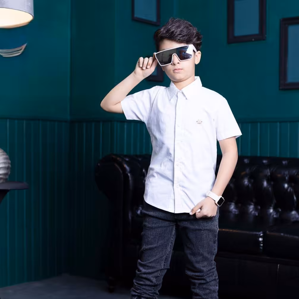 پیراهن سفید پسرانه