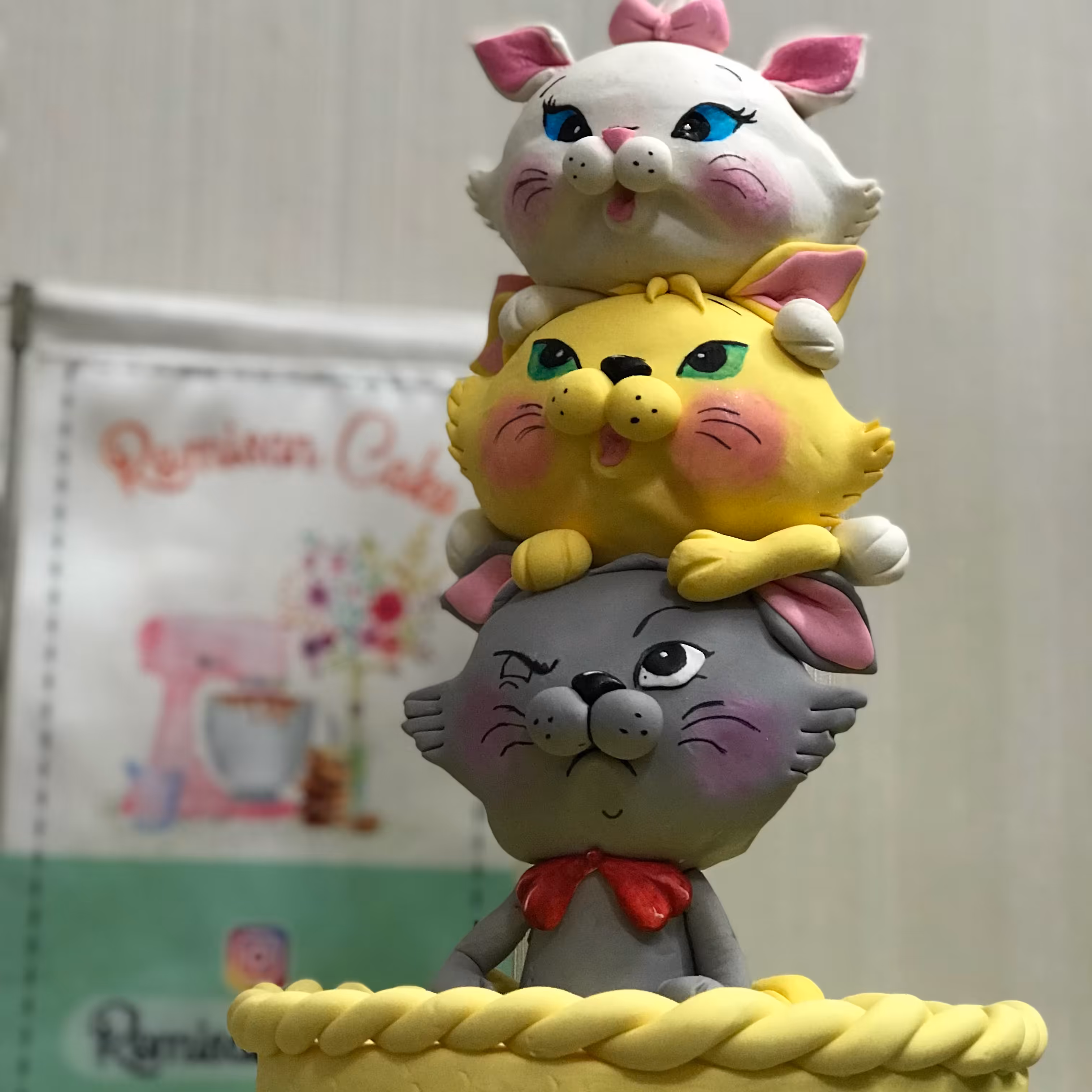 ماکت کیک پیشی(فوندانت)قابل سفارش در طرح و اندازه دلخواه