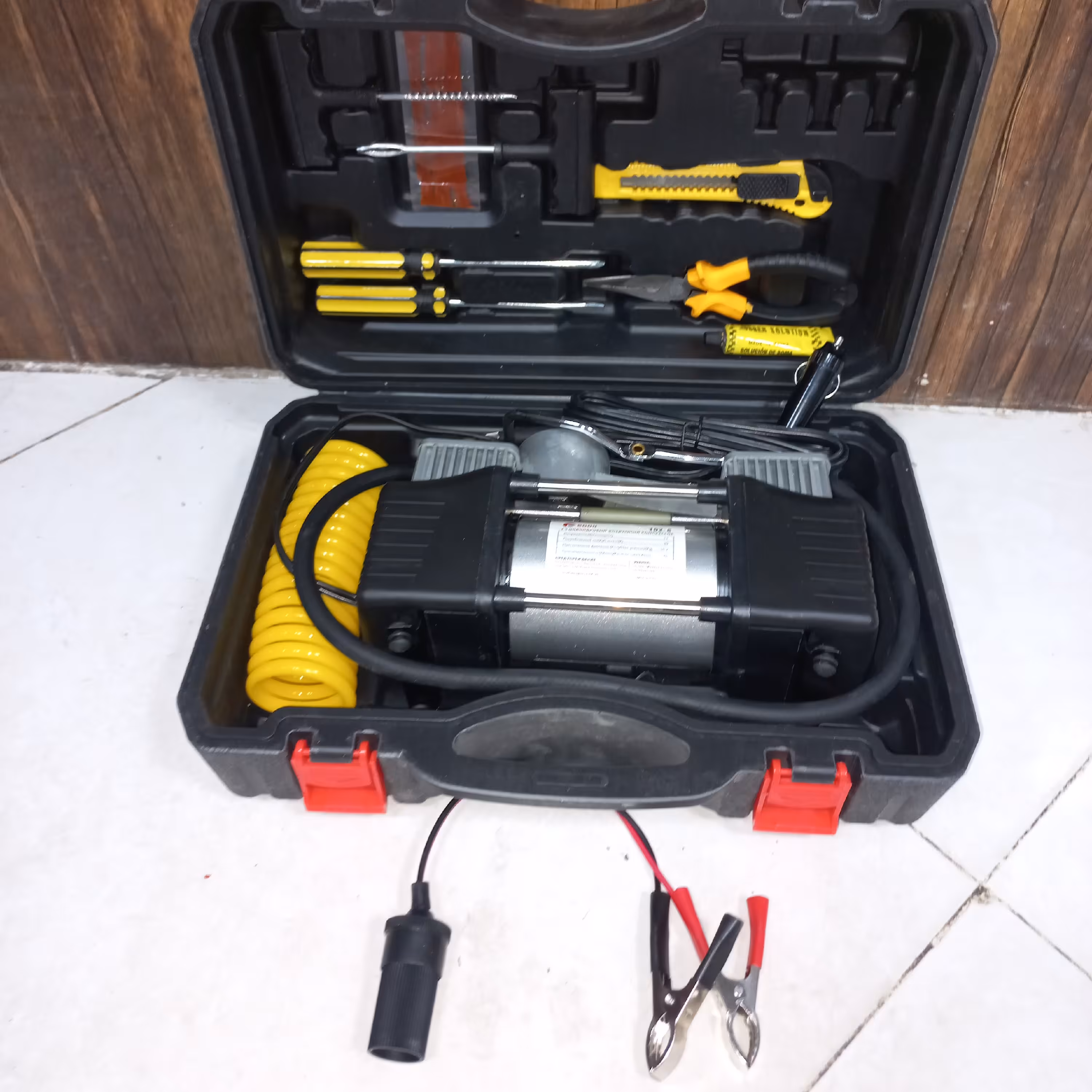 کمپرسور فندکی ماشین  ادون با لوازم پنچرگیری