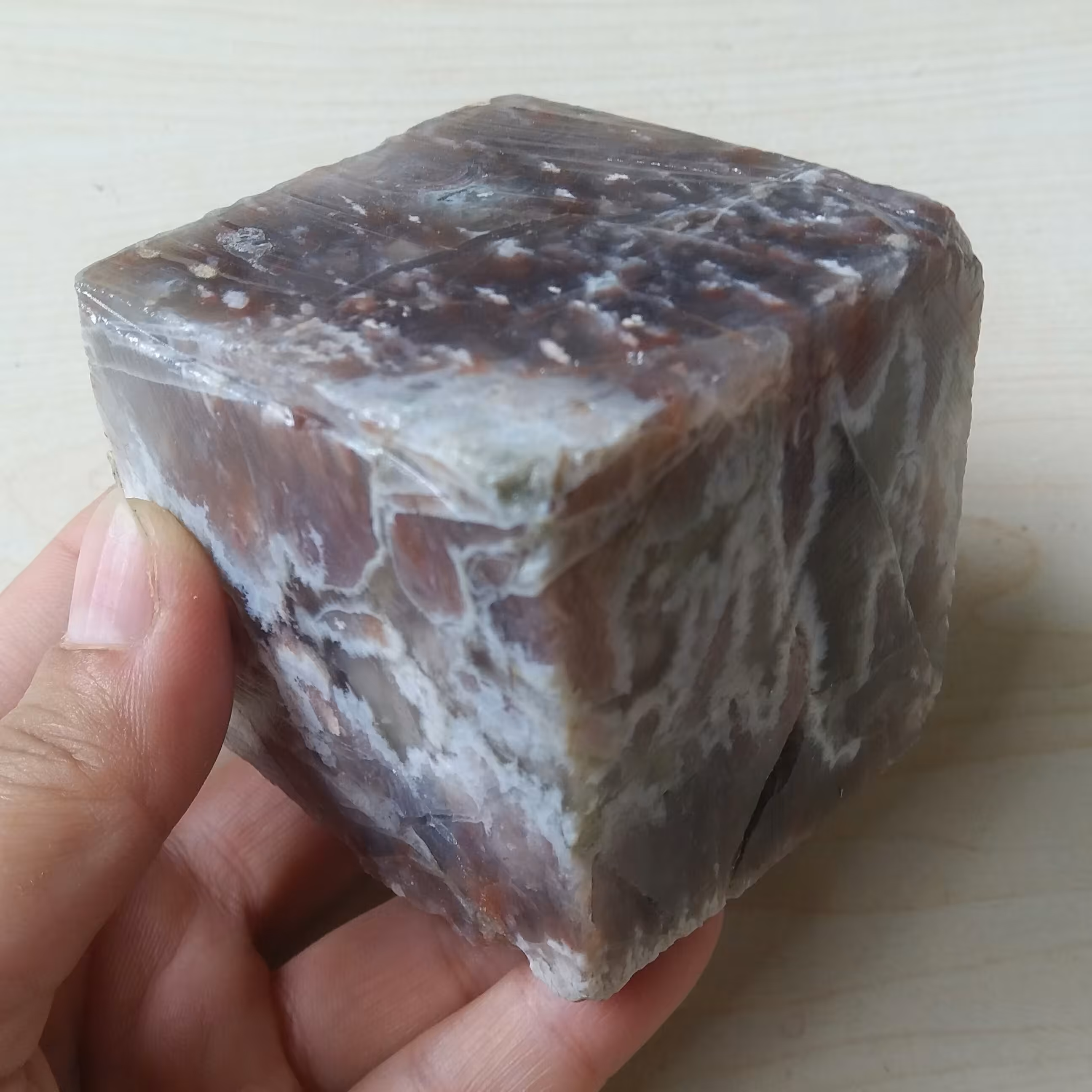 سنگ عقیق اصل عقیق مکعبی برش خورده معدنی و اصل منایب دکور و ویترین با خواص بسیار