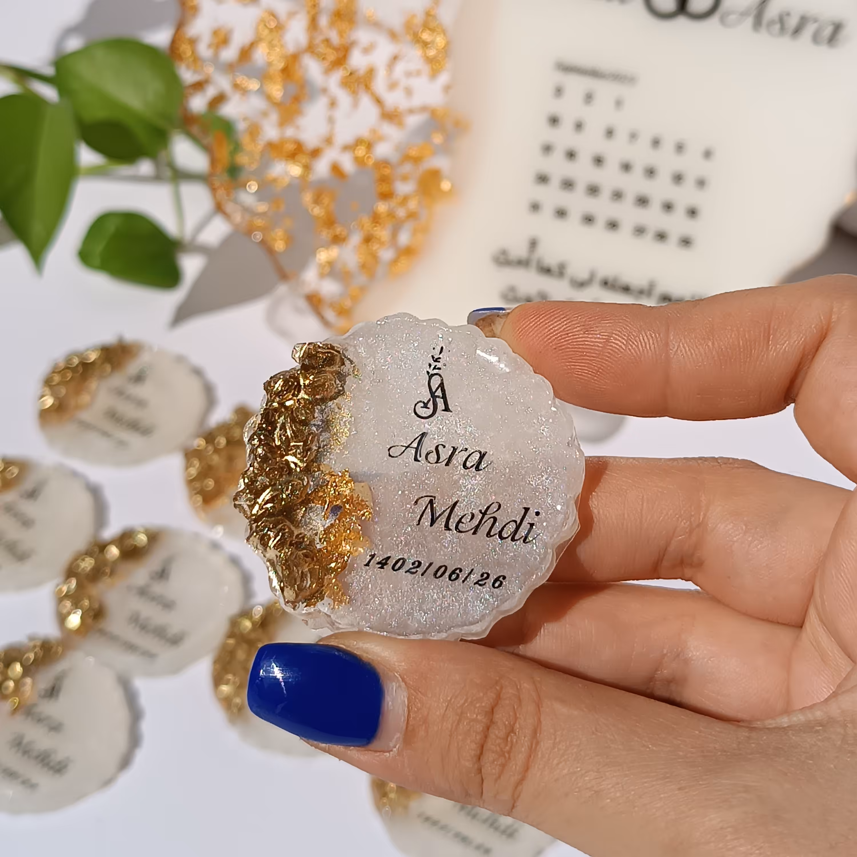 گیفت و استند رزینی عقد و عروسی جدید و لاکچری ست 10 عدد گیفت و یک عدد استند