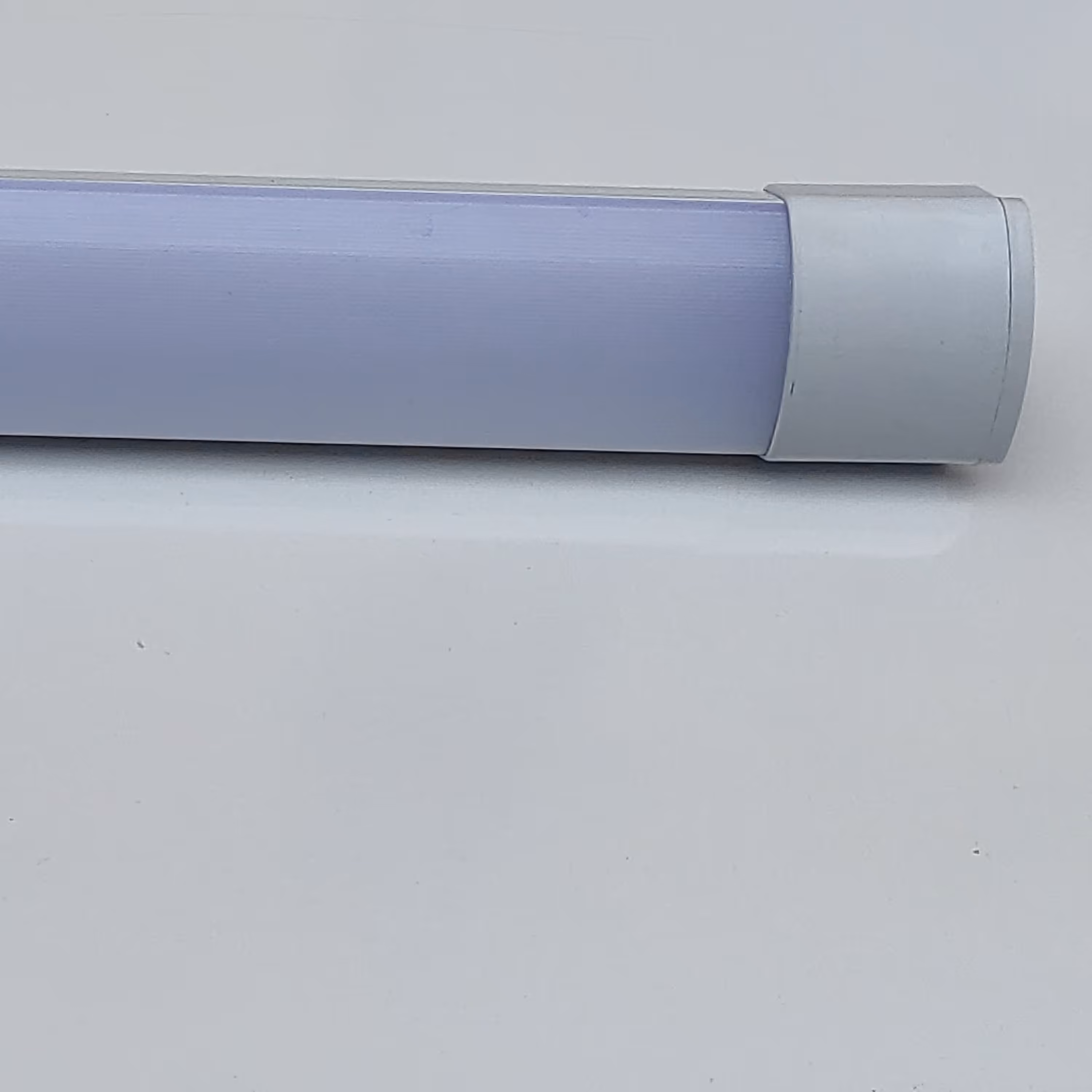 براکت 42 وات 95 سانت سفید آفتابی