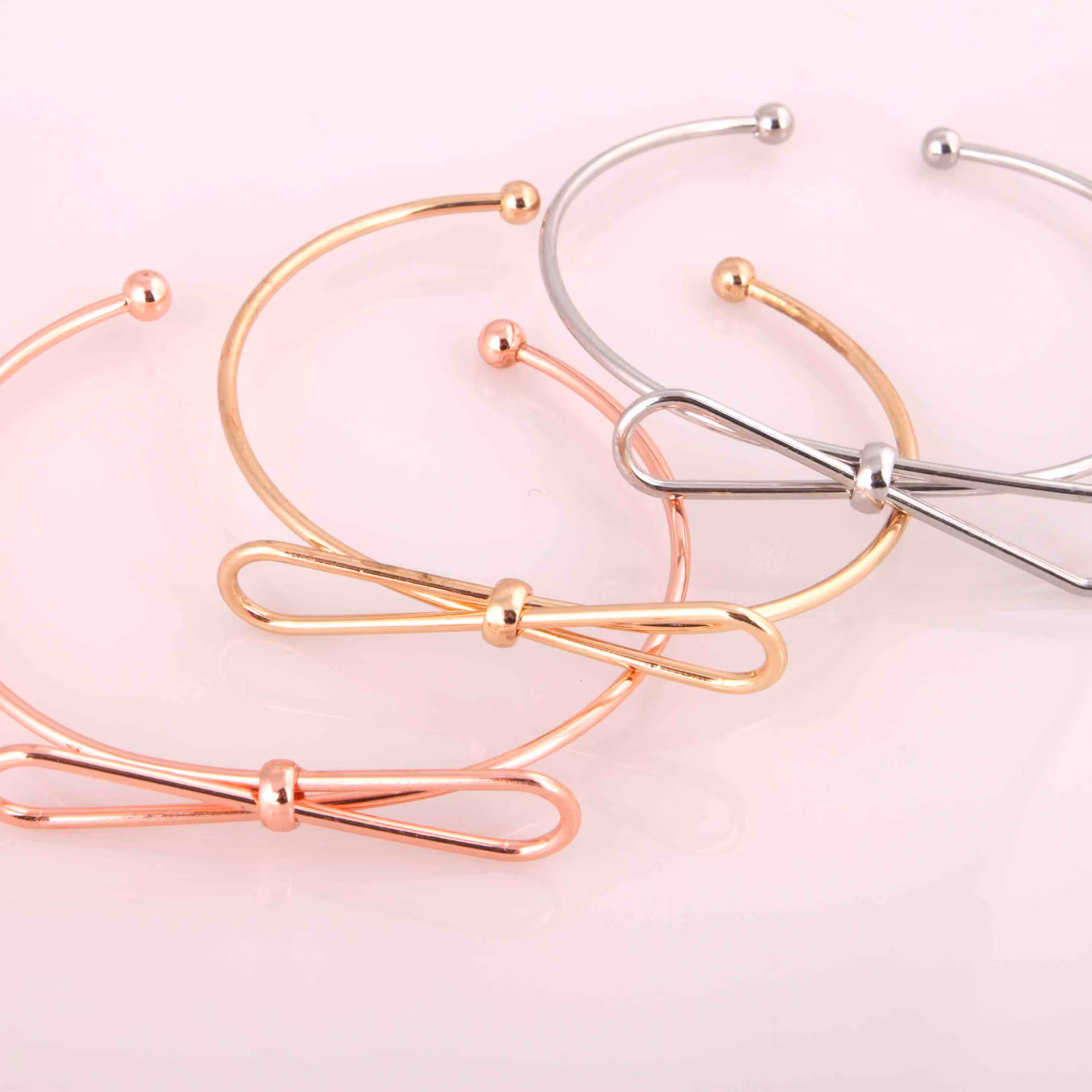 دستبند النگویی استیل طرح پاپیون