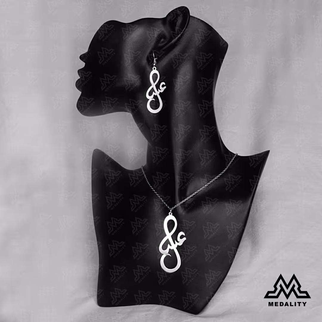 پلاک گردنبند و گوشواره اسم عسل جنس استیل مرغوب رنگ ثابت ضد حساسیت و کم وزن 