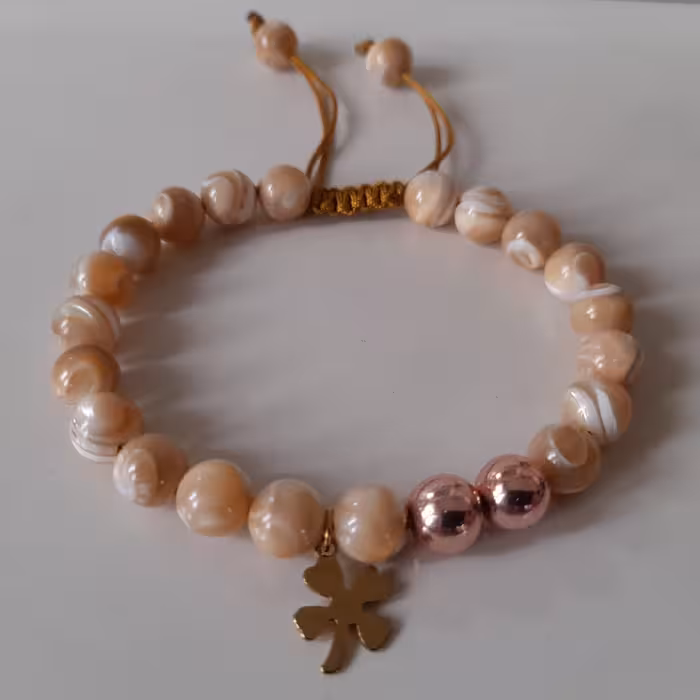 دستبند صدفی کاراملی با پلاک استیل 