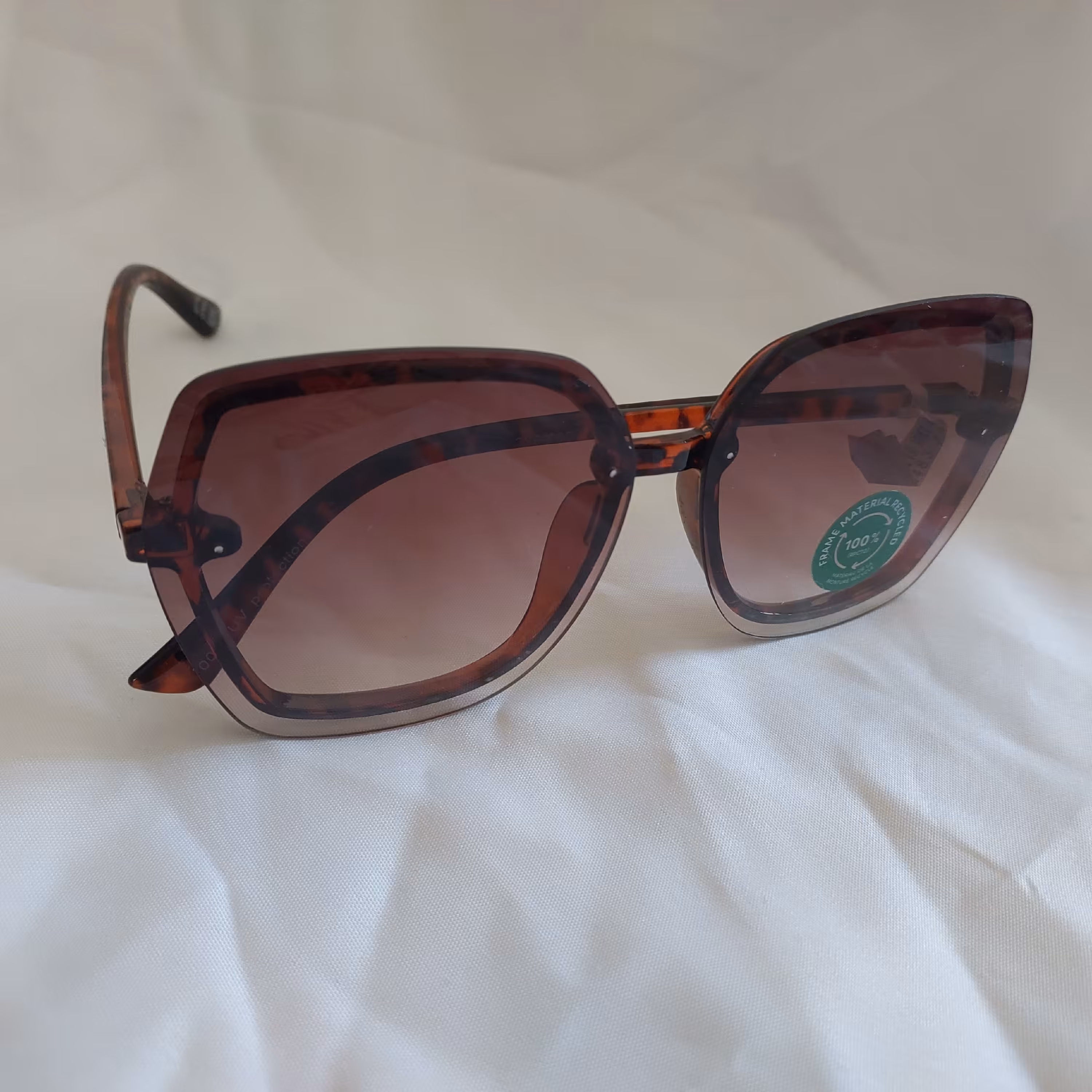 عینک آفتابی uv 400 کد 70
