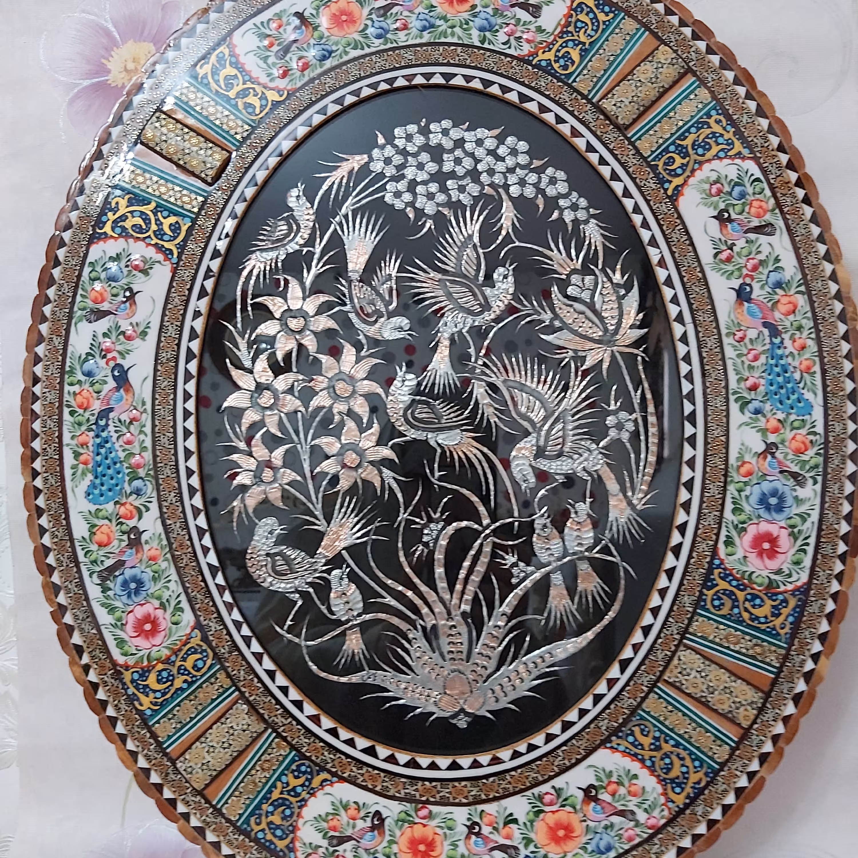 تابلوی خاتم و نقاشی بیضی با پلاک قلمزنی روی مس