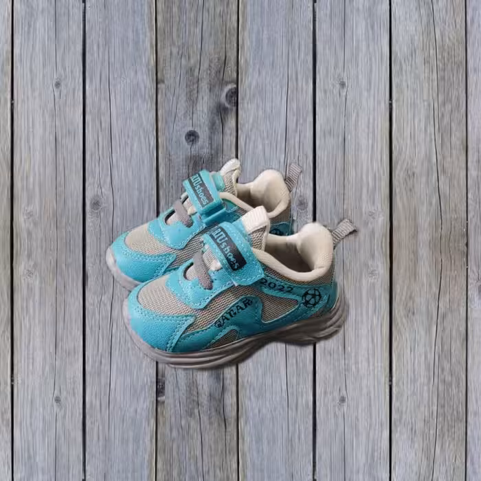 کفش کتونی راحتی بچگانه22تا25  زیره طبی نرم سبک قابل انعطاف پذیری بالا  رویه تنفسی دارای گردش هوا ضدتعریق و ضدترک سبزآبی