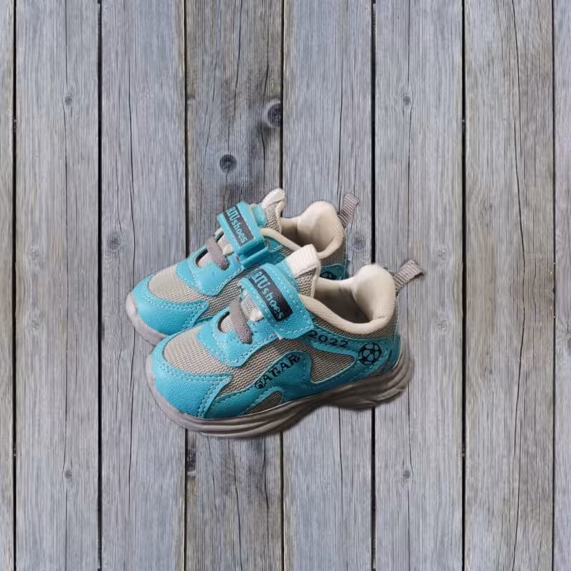 کفش کتونی راحتی بچگانه22تا25  زیره طبی نرم سبک قابل انعطاف پذیری بالا  رویه تنفسی دارای گردش هوا ضدتعریق و ضدترک سبزآبی