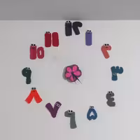 ساعت دیواری فرشینه بافی یا شبه قالی در رنگ های مختلف 