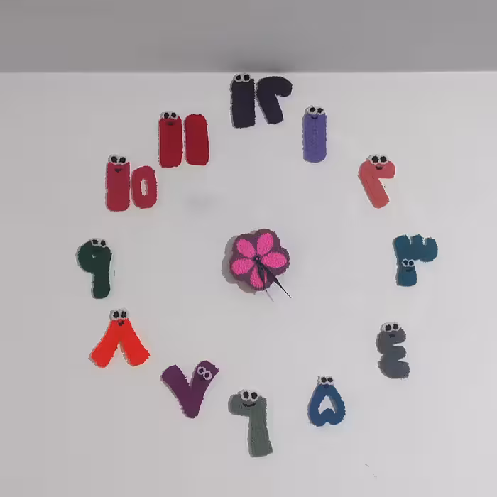 ساعت دیواری فرشینه بافی یا شبه قالی در رنگ های مختلف 