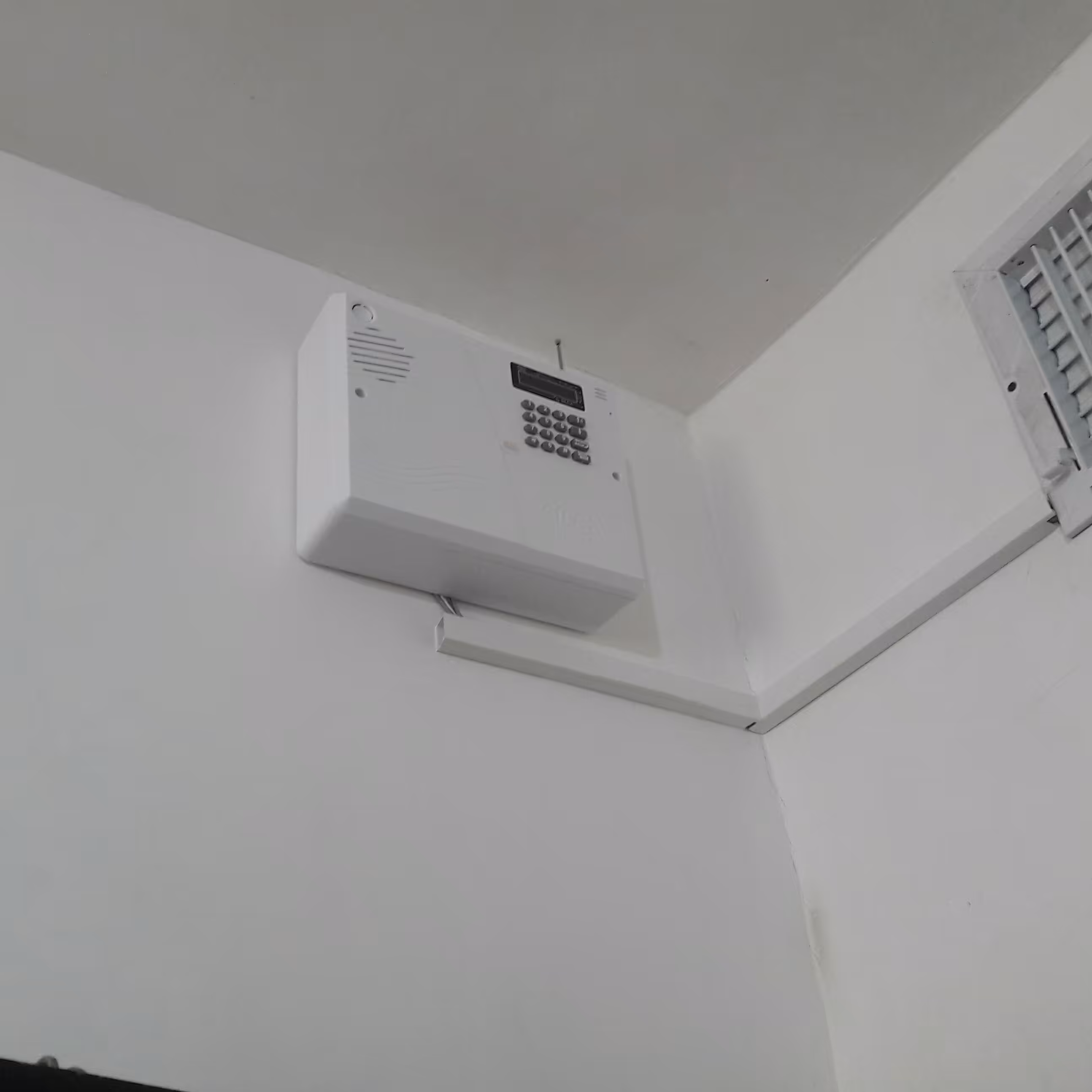 دزدگیر سیم کارتی سایلکس مدل SG8 LITE