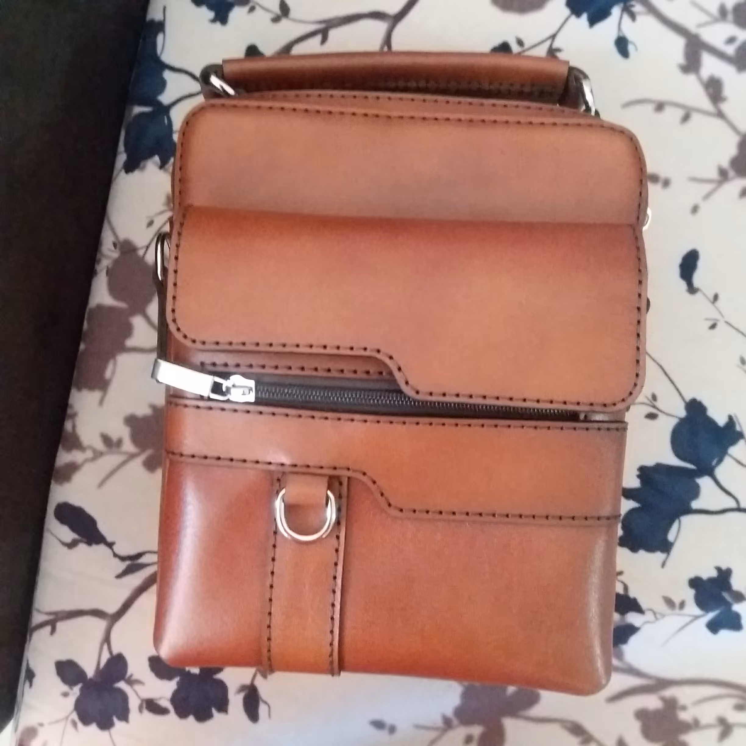 کیف دست دوز دوشی مردانه باچرم طبیعی گاوی 20*24