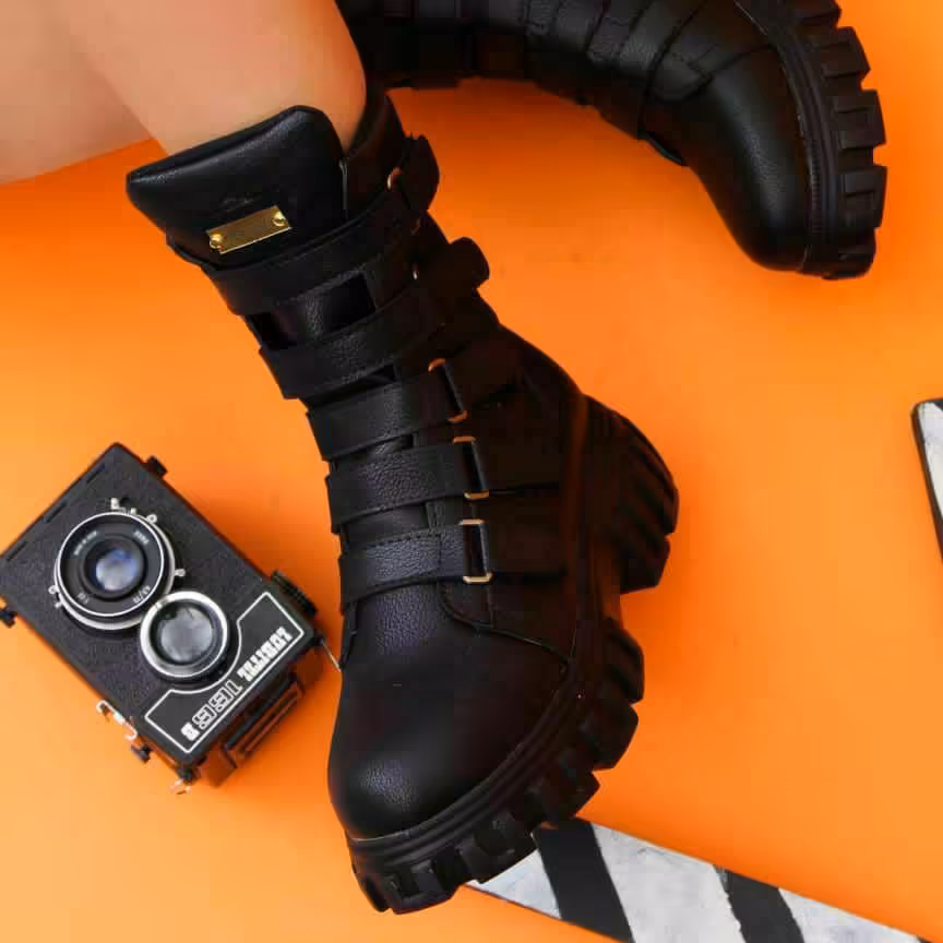 نیمبوت پنج چسب با زیره پییو ،سبک و راحت در دو رنگ با کیفیت عالی