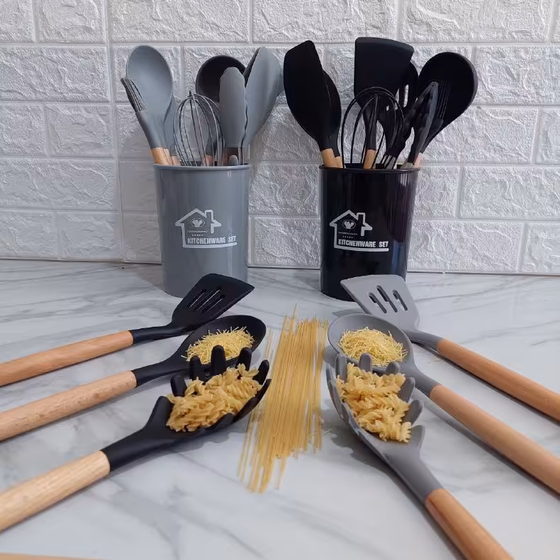 کفگیر ملاقه سیلیکونی12پارچه دسته بامبو نسوز رنگ طوسی و مشکی