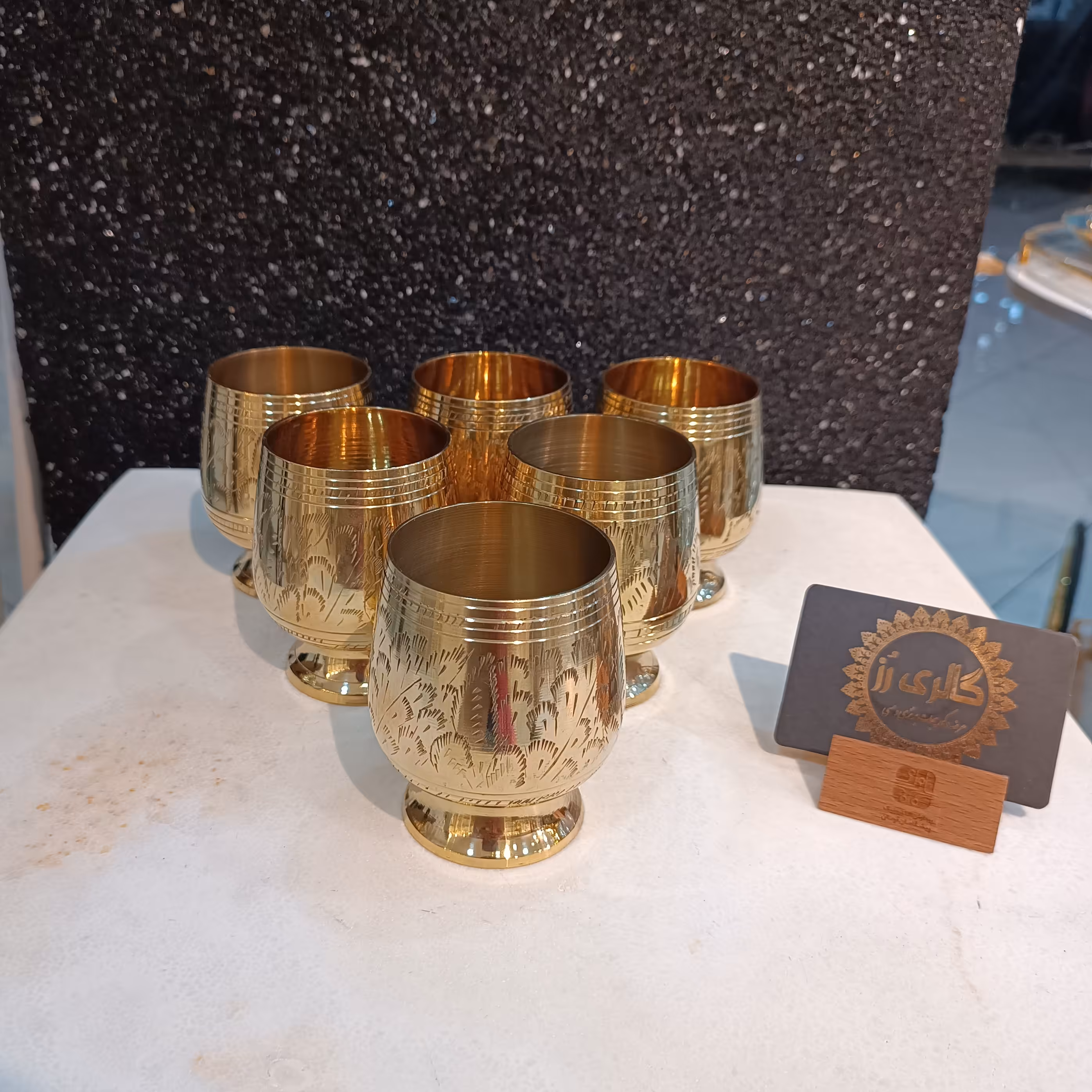 ست 5عددی لیوان برنجی(برنز) پایه دار طرح قلم دست (آینه ای) کیفبت و پرداخت درجه یک وارداتی قابل شستشوقابل استفاده